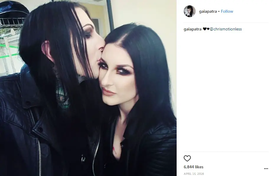 Chris Motionless, Relationship With Girlfriend Artistic And Rare!